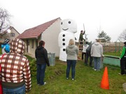 Stavíme sněhuláka s partnery,  rodiči a dětmi